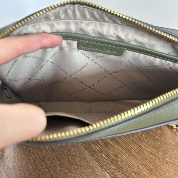 Michael Kors crossbody purse - Picture 7 of 7